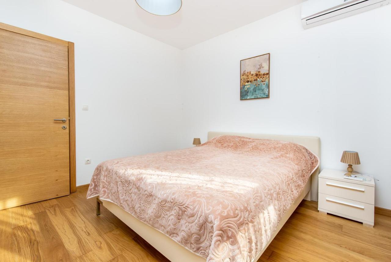 Apartments Lm Residence Rafailovici Ngoại thất bức ảnh